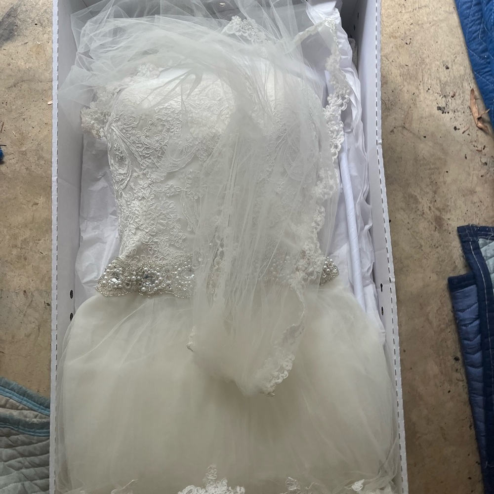 Brand new white wedding dress